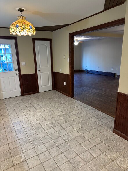 Building Photo - 529 Brook St