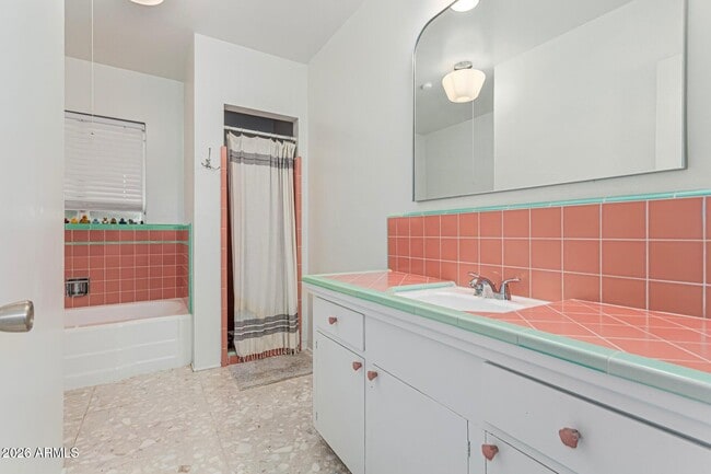 Building Photo - 1416 S College Ave