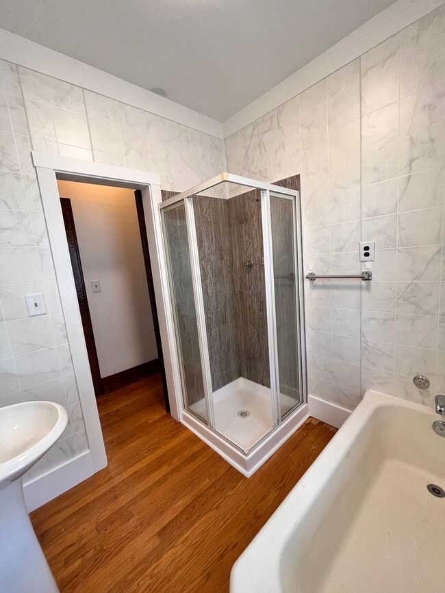 Building Photo - Wonderful 2 bedroom single family house!