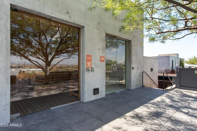 Building Photo - 7180 E Kierland Blvd