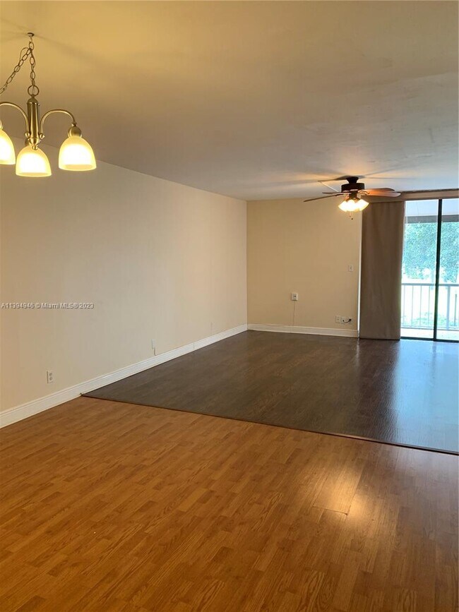 Building Photo - 400 Commodore Dr