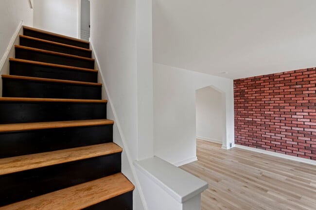 Building Photo - READY FOR MOVE IN! Fully RENOVATED 2-bedroom in Carrick!