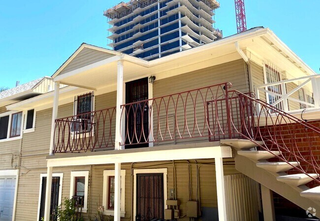 Building Photo - 418 Thorn St