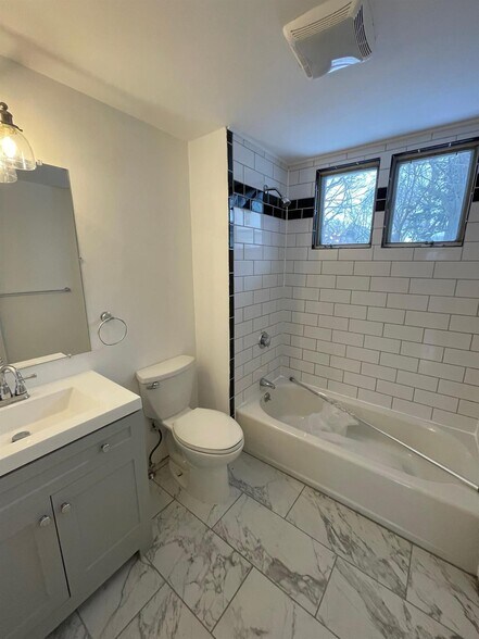 Building Photo - 26 Thorndike St