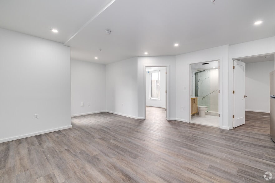 2BR, 2BA - 717SF - Living Room - Annex 1201
