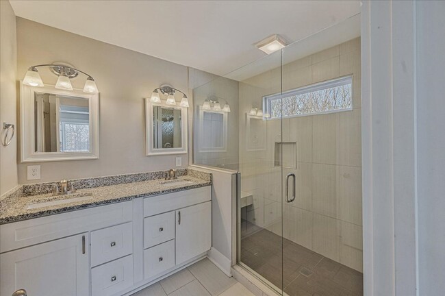 Building Photo - Beautiful House in East Nashville!