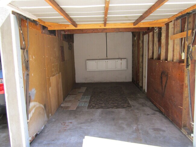 Building Photo - 2105 Gates Ave