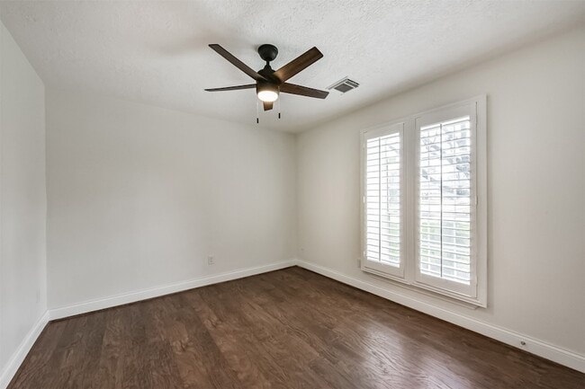 Building Photo - 9202 Bayou Bluff Dr