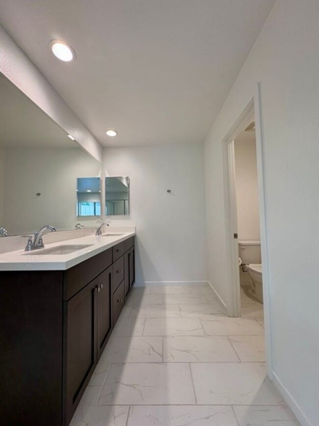 Building Photo - Spacious 4 Bedroom Home for Lease in Winch...