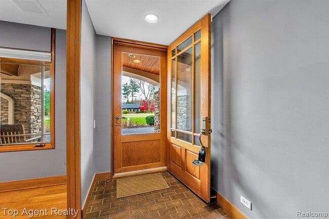 Building Photo - 5760 Snowshoe Cir