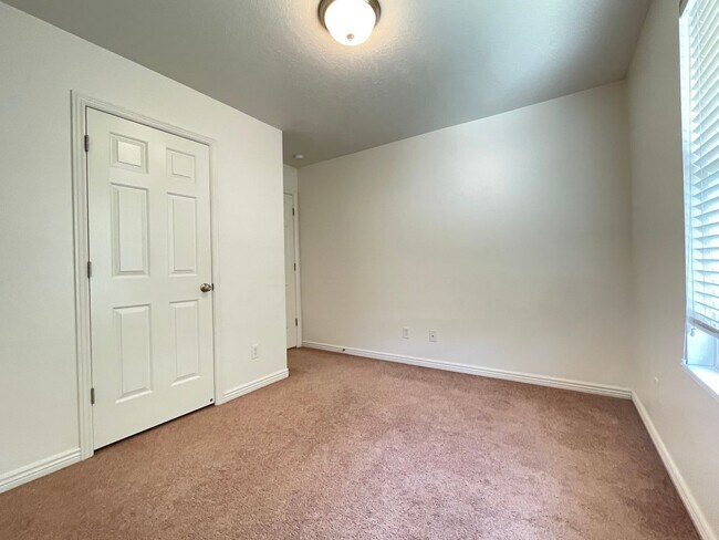 Building Photo - 5543 Copper Park Dr