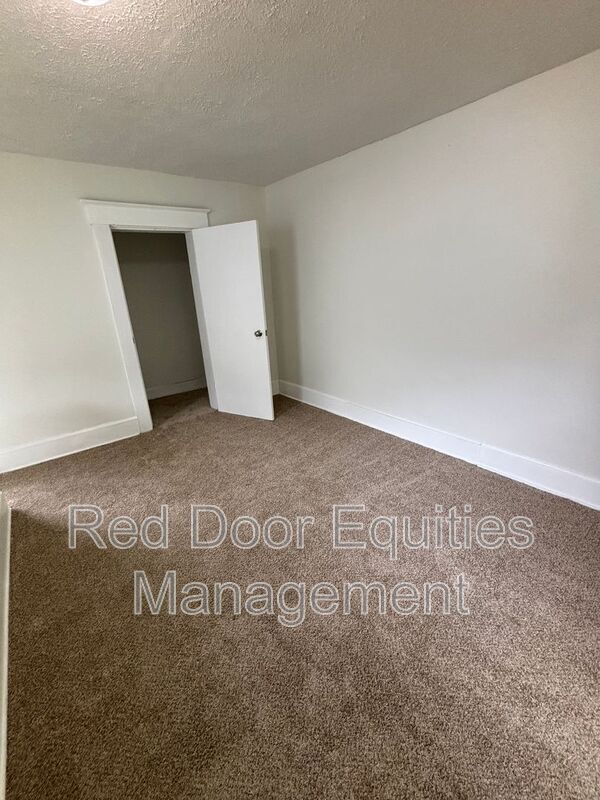 Building Photo - 1207 N Columbus St
