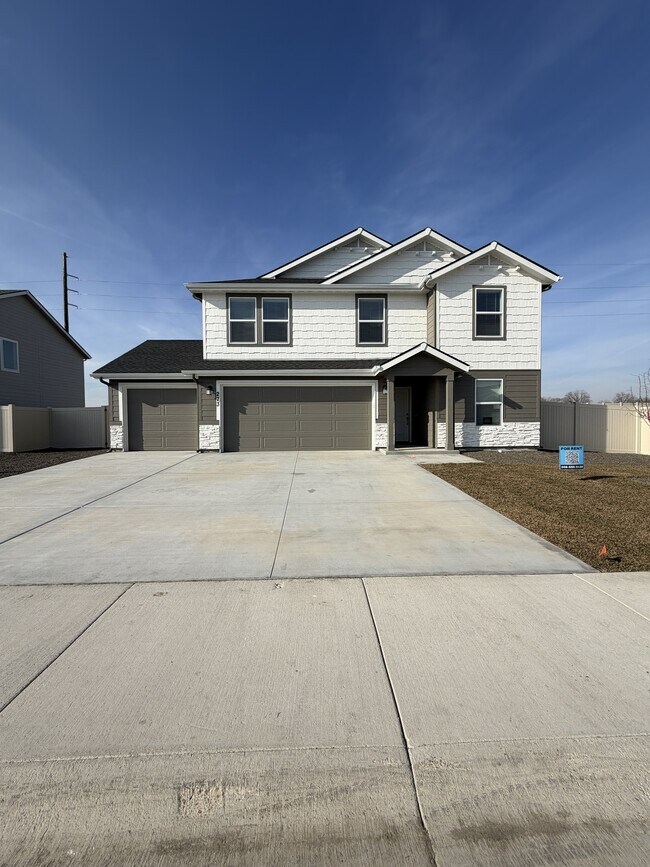 Building Photo - 273 Lightning Ave