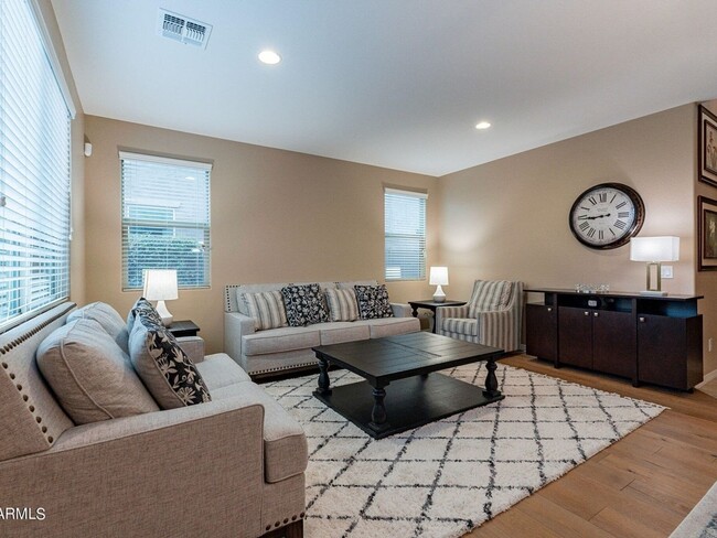 Building Photo - 4 Bedroom Single Family Home in Chandler