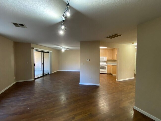 Building Photo - Tuscany Place Triplex