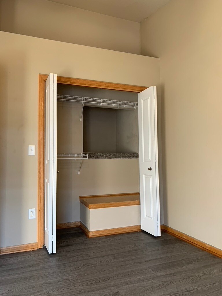 Closet - 387 NE Kingwood