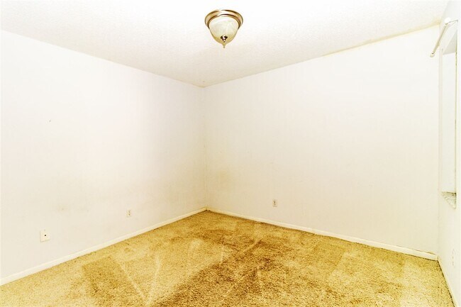 Building Photo - 200 16th St