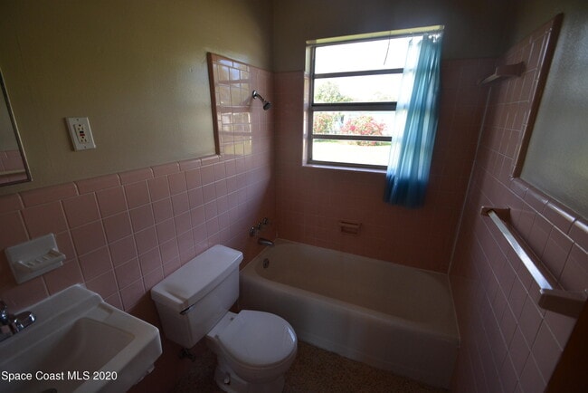 Building Photo - 2597 Stephens Dr NE