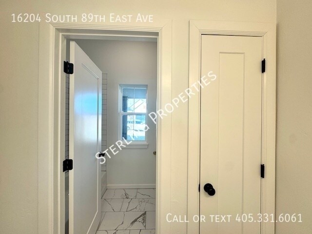Building Photo - 16204 S 89th E Ave