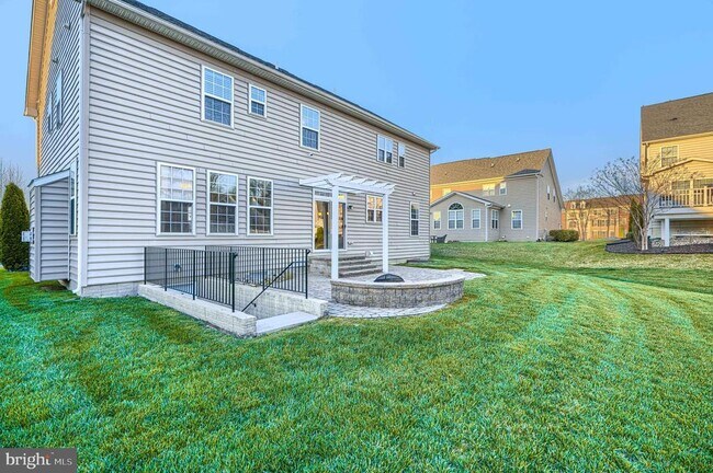 Building Photo - 601 Long Wall Dr