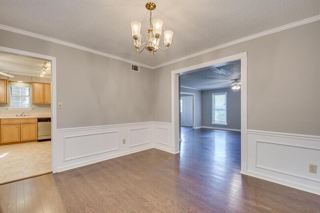 Building Photo - 2453 Riverlook Dr