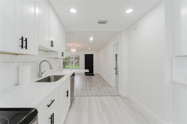 Building Photo - 481 NE 51st St