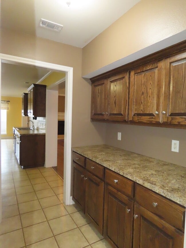 Building Photo - Stunning South Tyler 4-Bedroom, 2-Story Home W/ Downstairs Primary Room: Features Fresh Paint and...