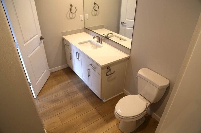 Building Photo - New 3 bed 2.5 Bath Townhome Ready for You!