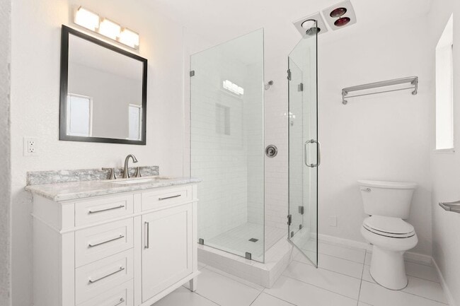 Building Photo - 5651 N Bryn Mawr St