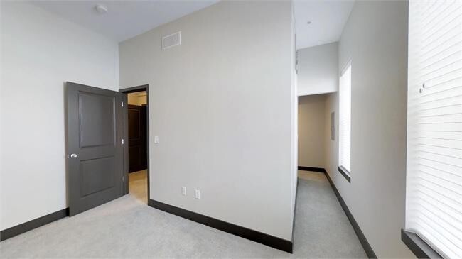 Building Photo - Updated Loft Apartment in the Heart of Dow...