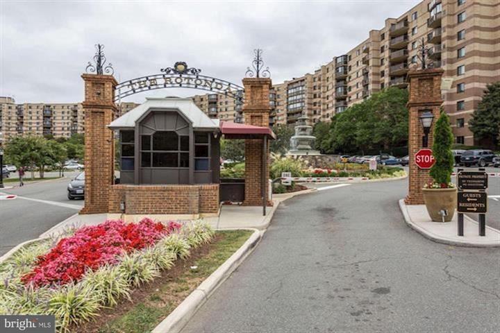 Building Photo - 8380 Greensboro Dr