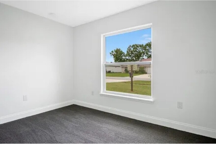 Building Photo - 415 Lark Ct