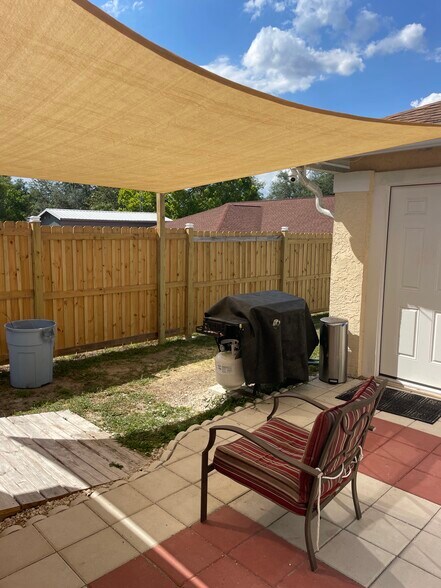 Building Photo - 308 Oak Track Ln