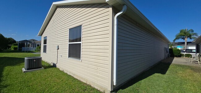 Building Photo - M650 Richland Rd (VCNW-10/%)