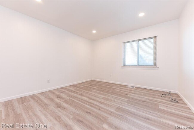 Building Photo - 29489 Geraldine Rd