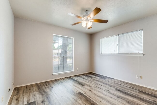 Building Photo - 3 bed 3.5 bath located in Westwood Park Subdivision