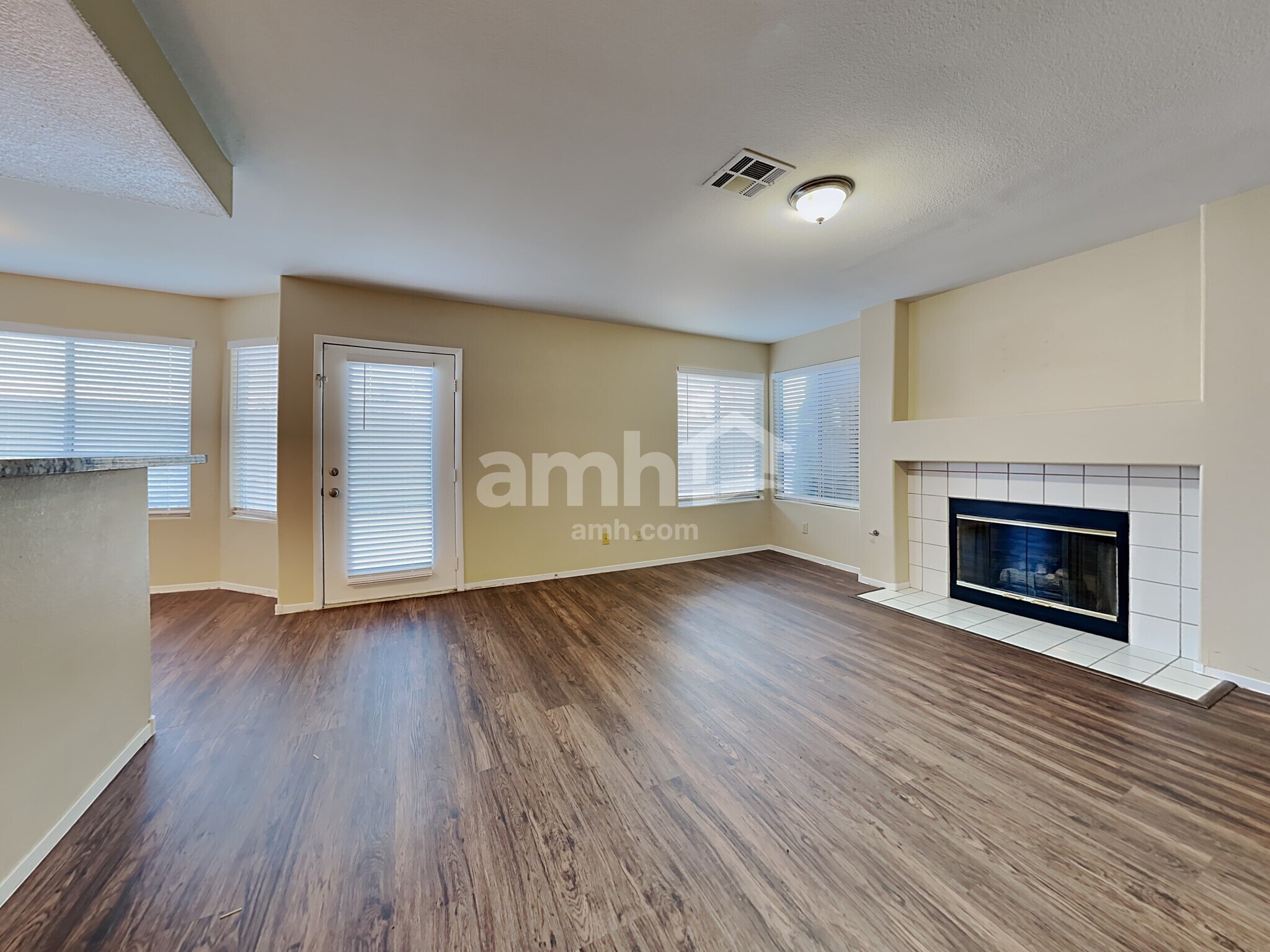 Building Photo - 288 Vallarte Dr