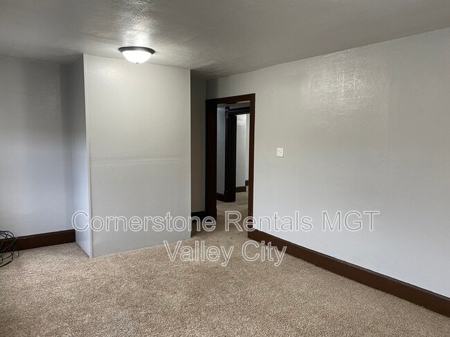 Building Photo - 205 3rd Ave SE