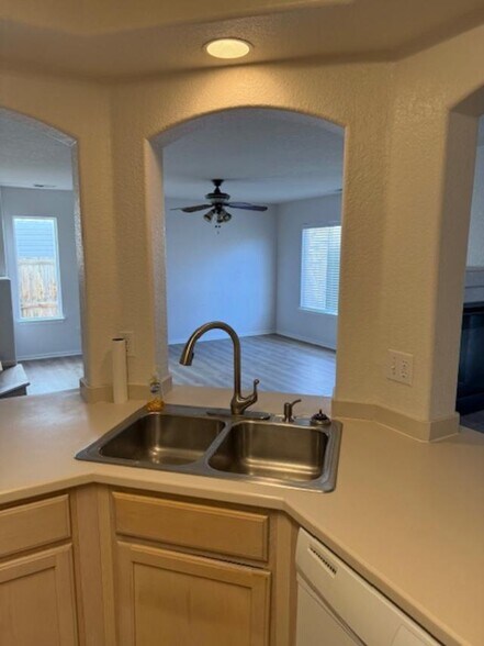 Building Photo - 3902 Jericho St