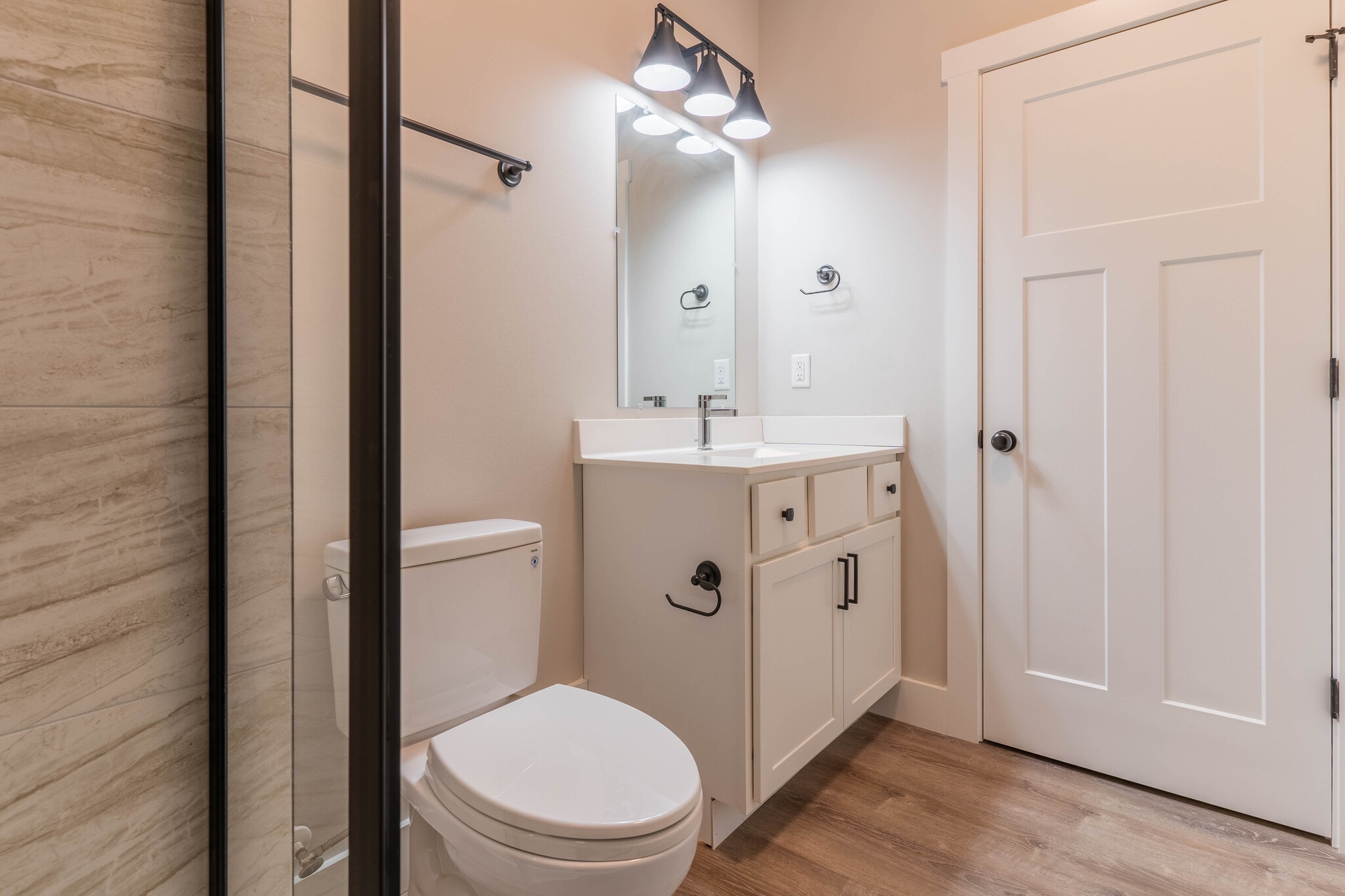 Bath B - 10-100 Laurel Loop