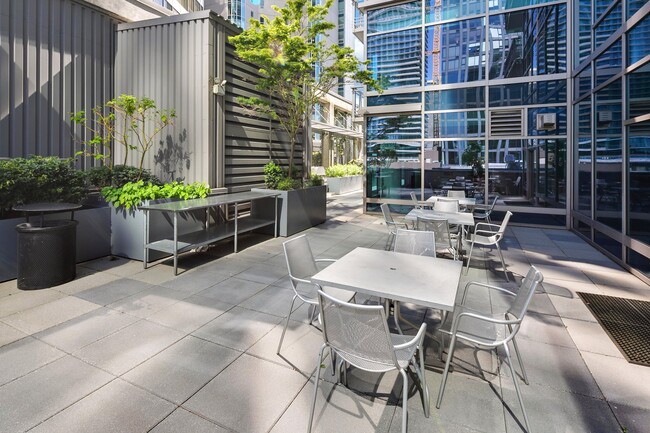 Building Photo - 2033 2nd Ave