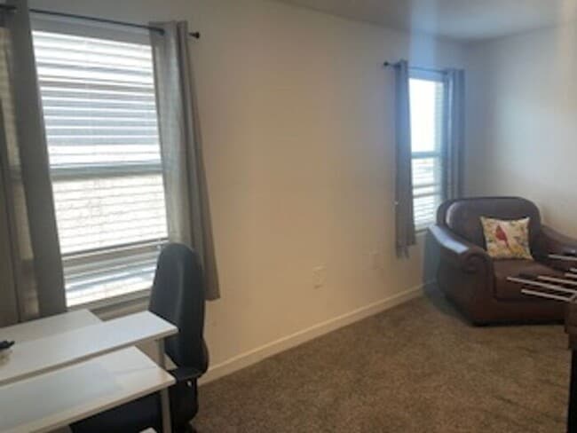 Building Photo - Beautiful Move-In Ready Two-Story Home in Silverbell Crossing!