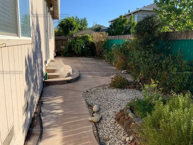 Building Photo - Your New Home Awaits: 3-Bedroom Beauty in ...