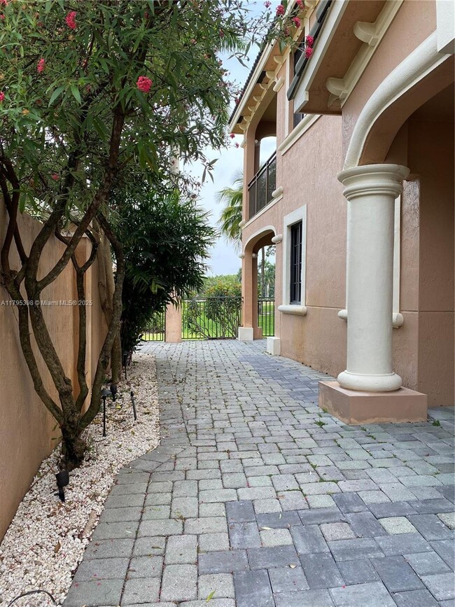 Building Photo - 2697 Center Ct Dr