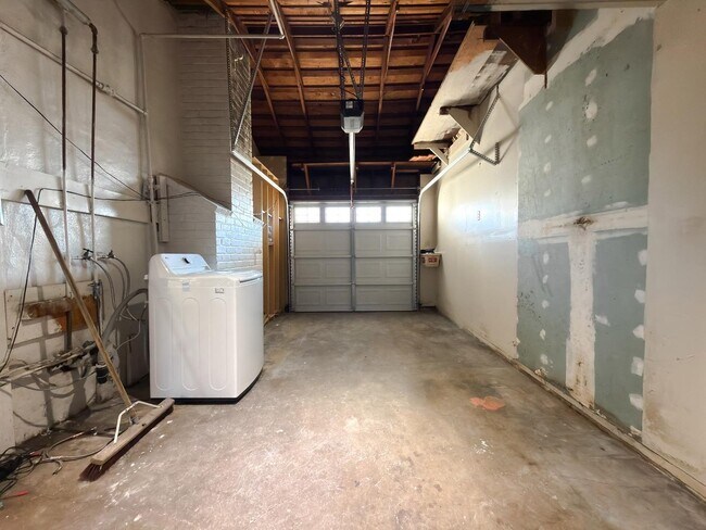 Building Photo - 15935 Paseo Largavista