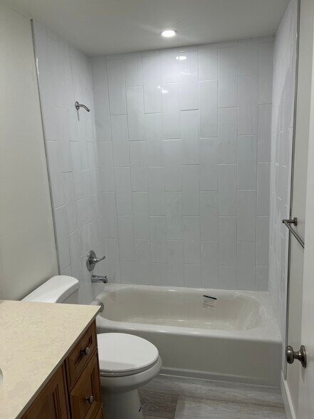 Building Photo - 968 Salzedo Ave