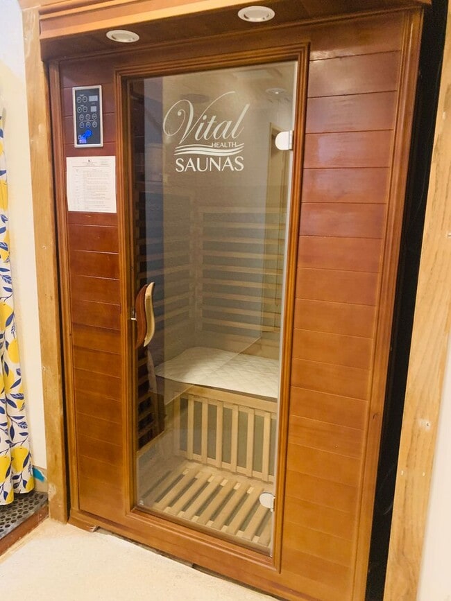 Building Photo - TOP FLOOR 1BD/1BA CONDO AVAILABLE AT THE PLAZA IN PACIFIC BEACH - $2,495/mo