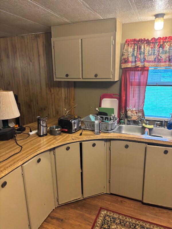 Building Photo - 547 Creekside Dr