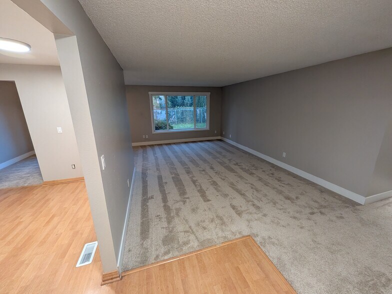 Building Photo - 3509 SE 11th St