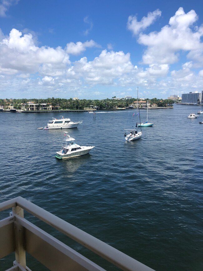 More View - 9 N Birch Rd